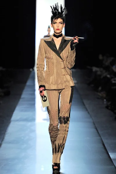 Look 9